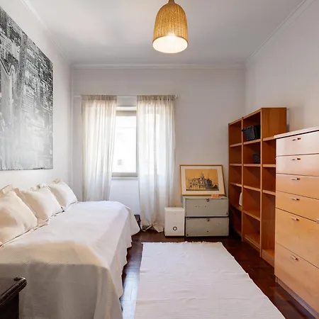 Sol Ao Rato - Sunny And Spacious Apartament